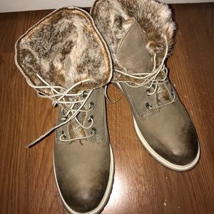 Brand new boots with insulation